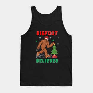 Bigfoot Believes Christmas Snowy Squatchy Beast. Tank Top